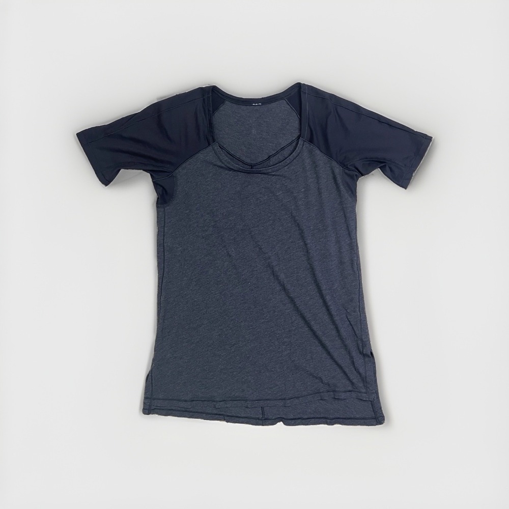 Lululemon Women's Short Sleeve Shirt Size 8‎ Black Seamless Running T